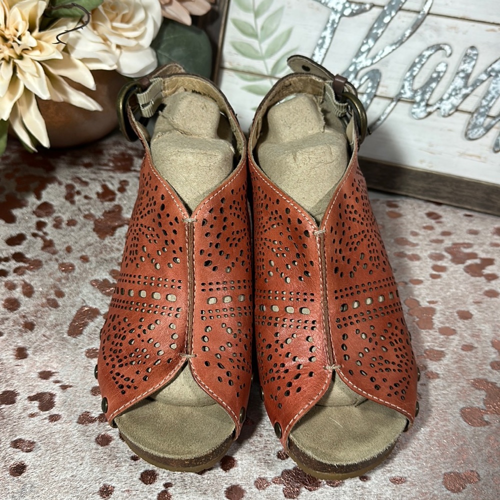 Pikolinos lether wedge sandals